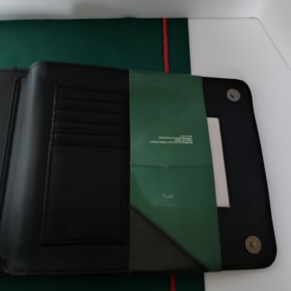 Dayrunner Black Zippered Planner - Picture 4 of 16